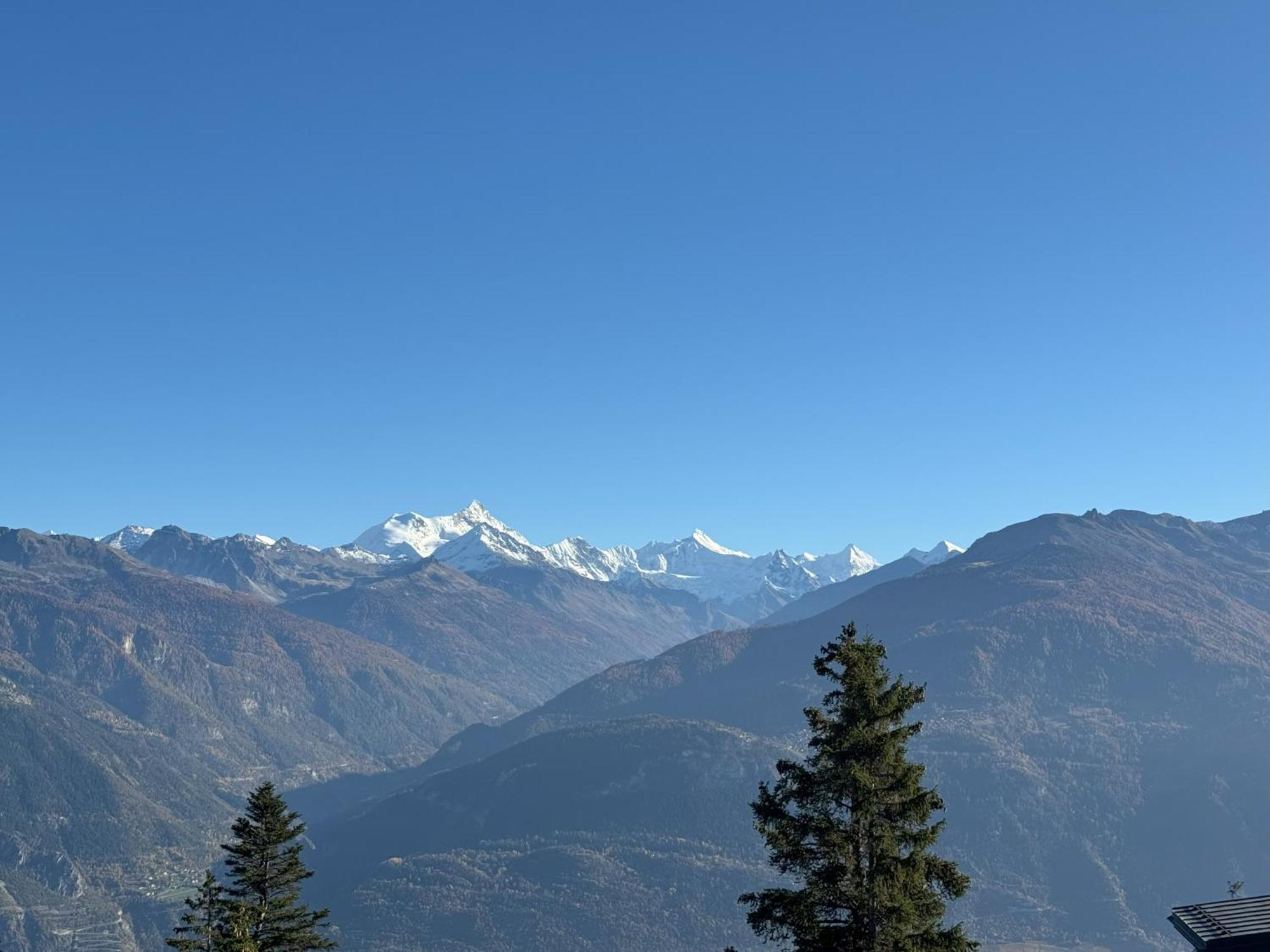 Crans Montana Suites Eksteriør billede